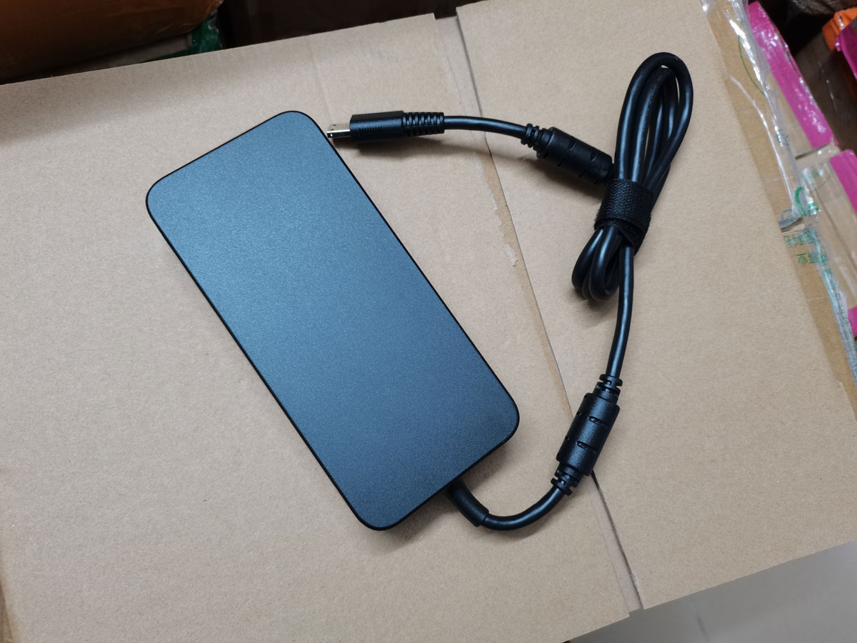 Adaptor AC Delta 20.0V 14.0A 2 - Pc Gaming Msi ulasan dan harga