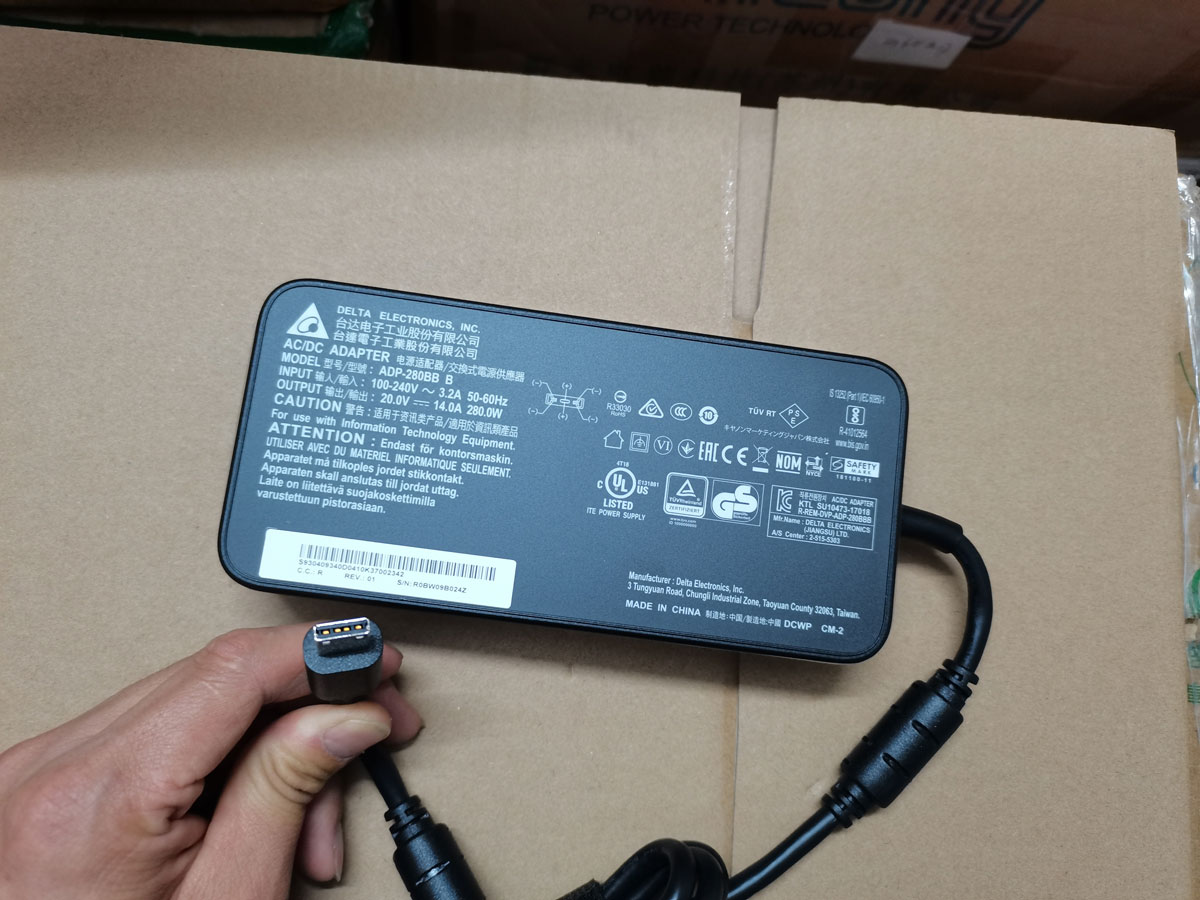 Adaptor AC Delta 20.0V 14.0A 2 - Pc Gaming Msi ulasan dan harga